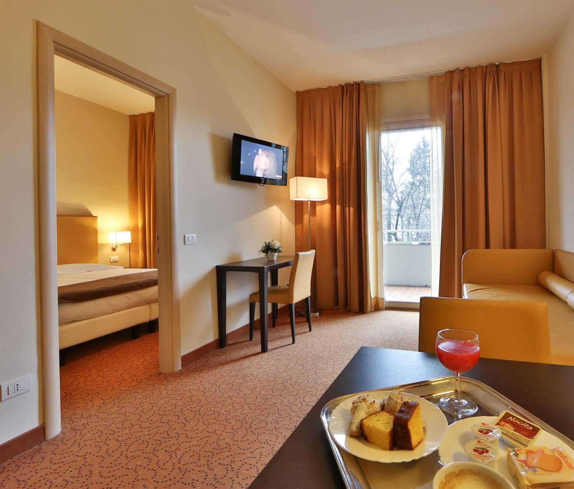 Regal Hotel Брешия Экстерьер фото