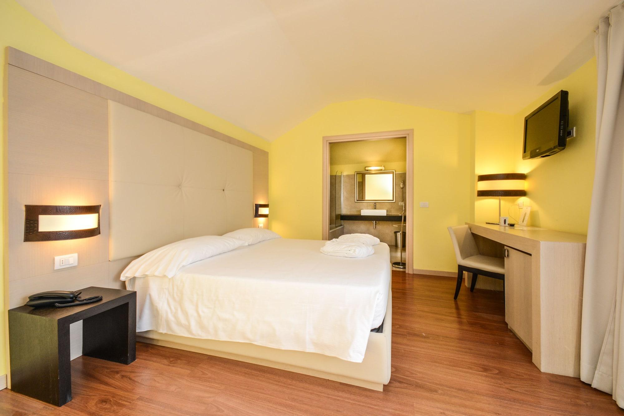 Regal Hotel Брешия Экстерьер фото