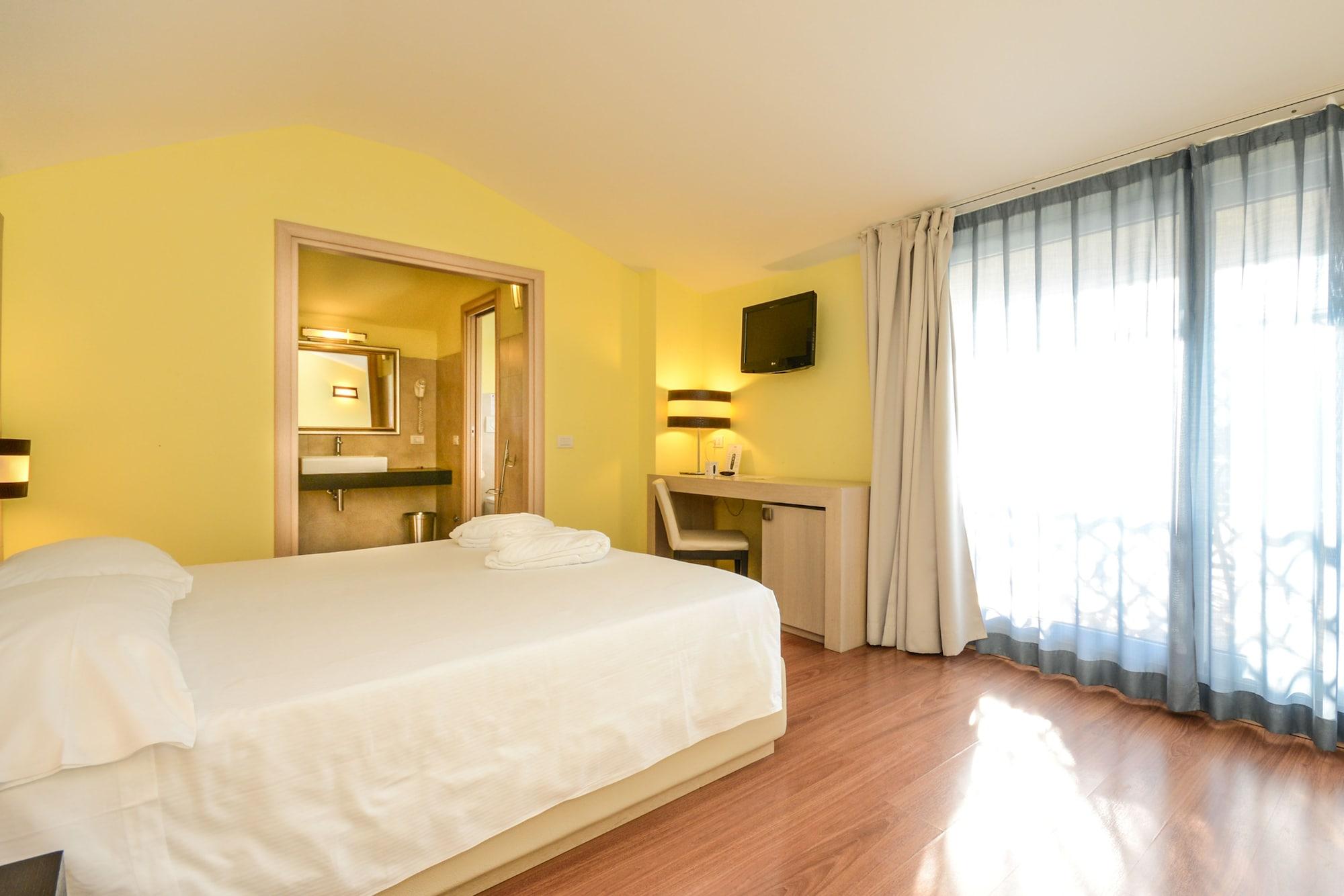 Regal Hotel Брешия Экстерьер фото