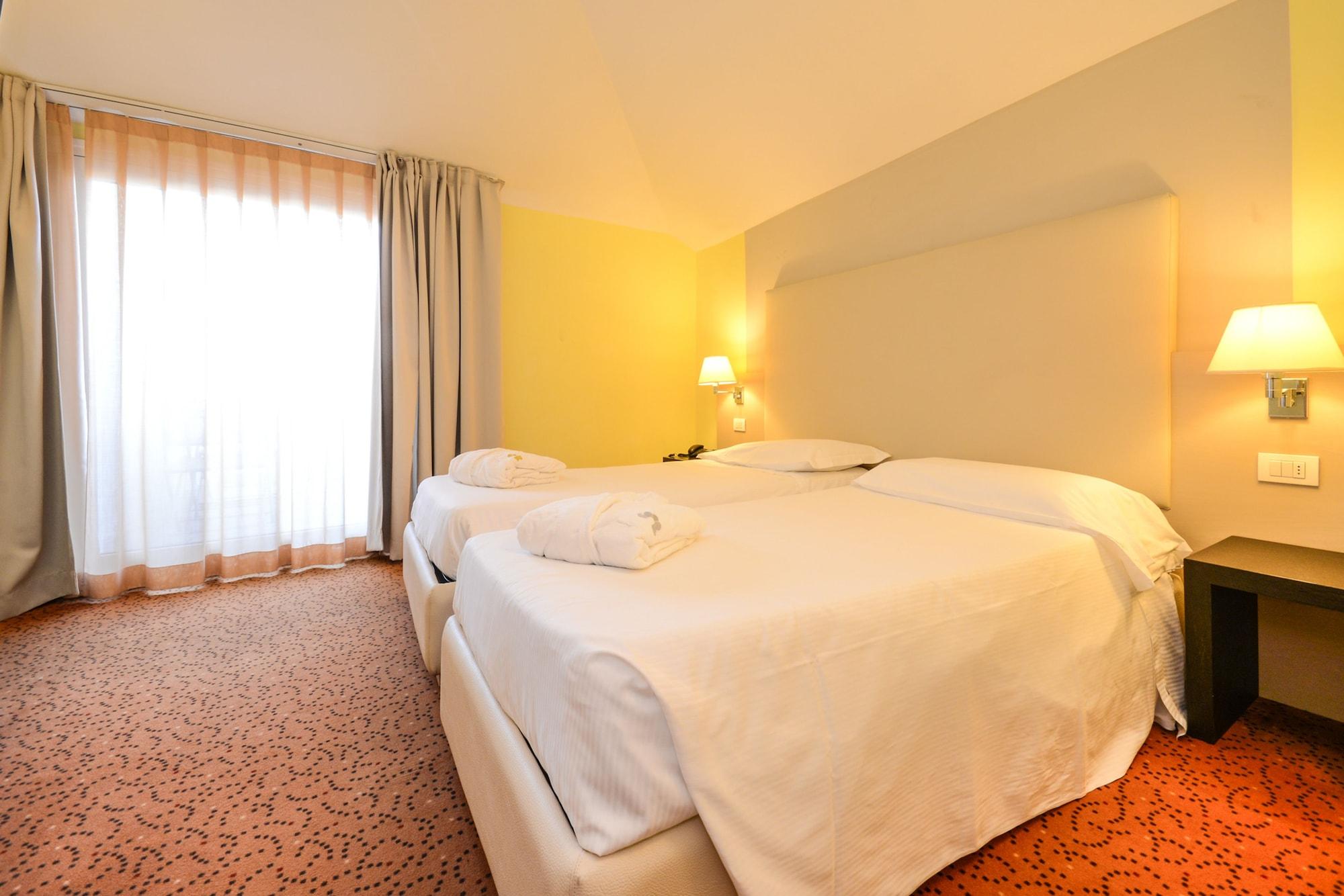 Regal Hotel Брешия Экстерьер фото