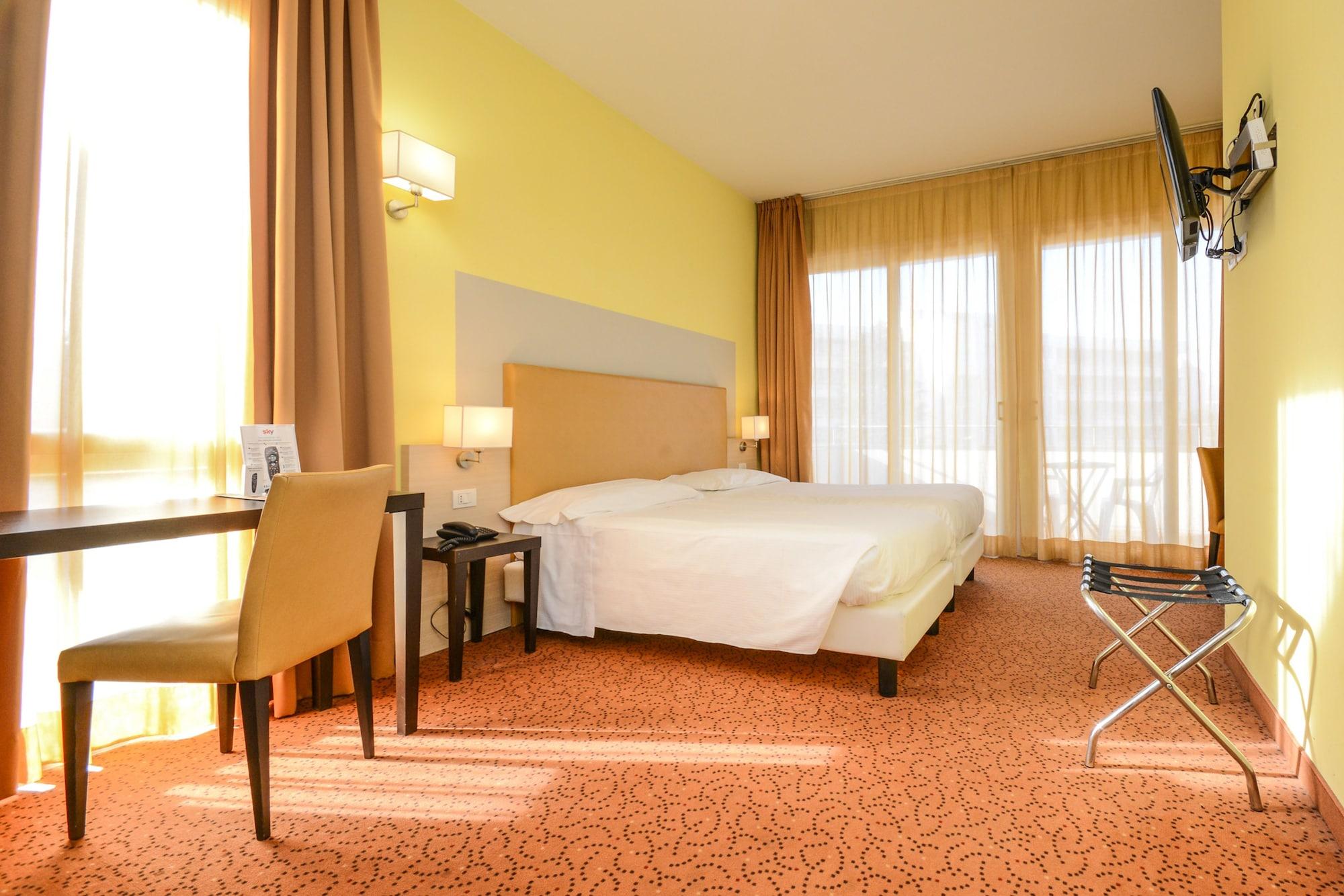Regal Hotel Брешия Экстерьер фото