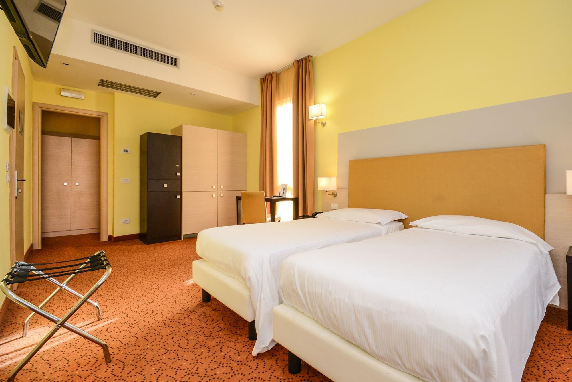 Regal Hotel Брешия Экстерьер фото