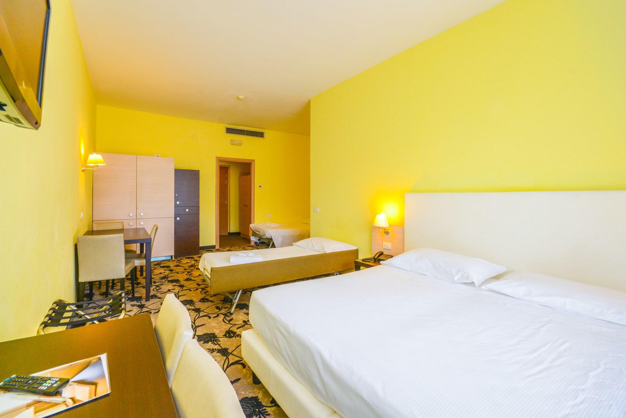 Regal Hotel Брешия Экстерьер фото