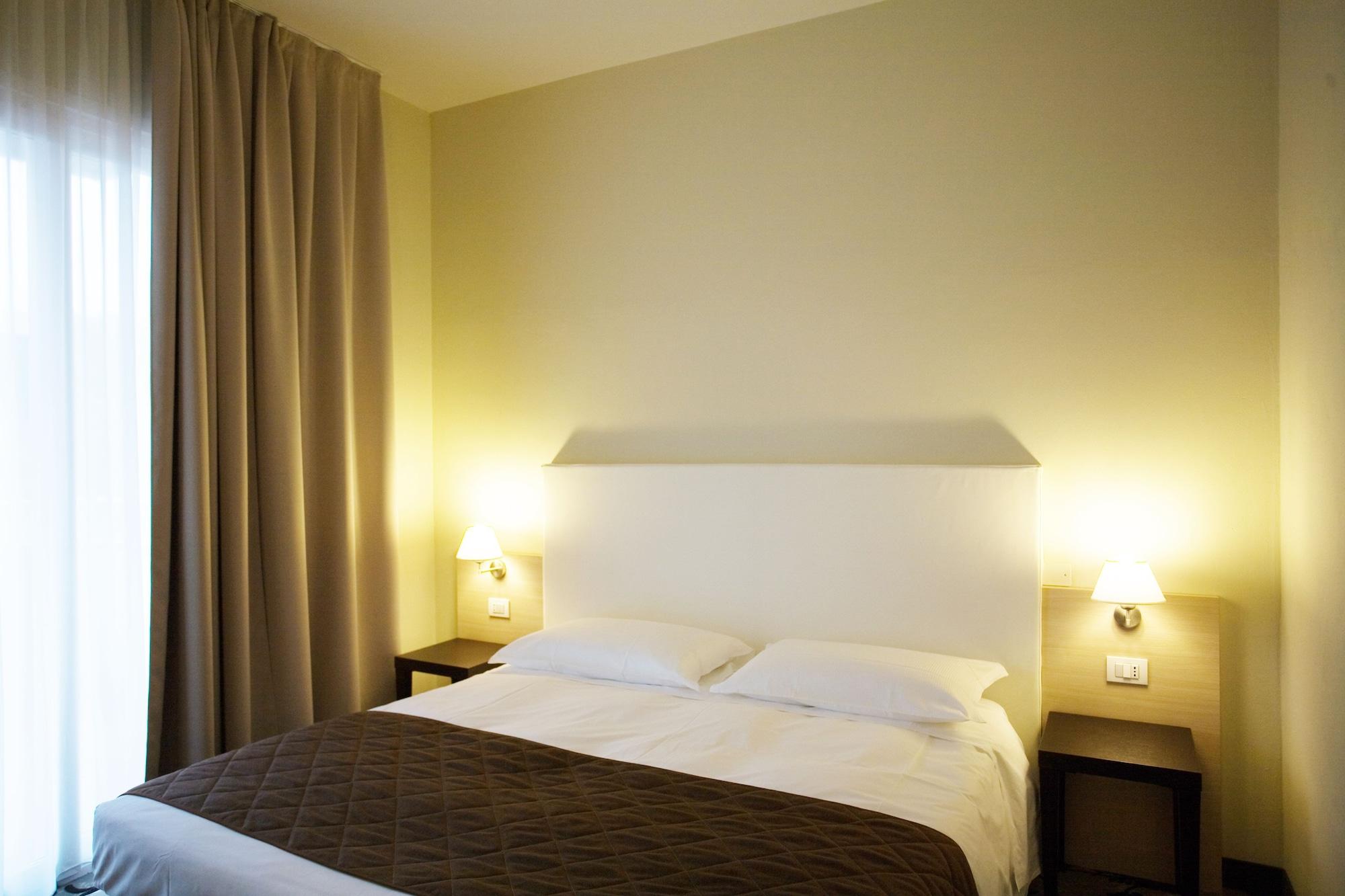 Regal Hotel Брешия Экстерьер фото