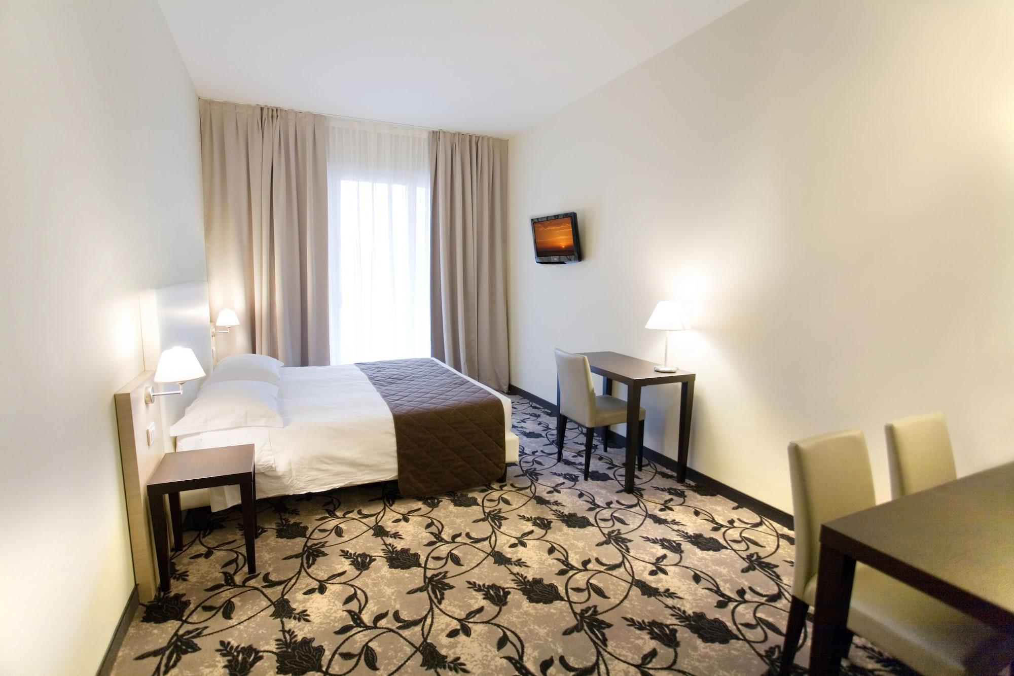 Regal Hotel Брешия Экстерьер фото