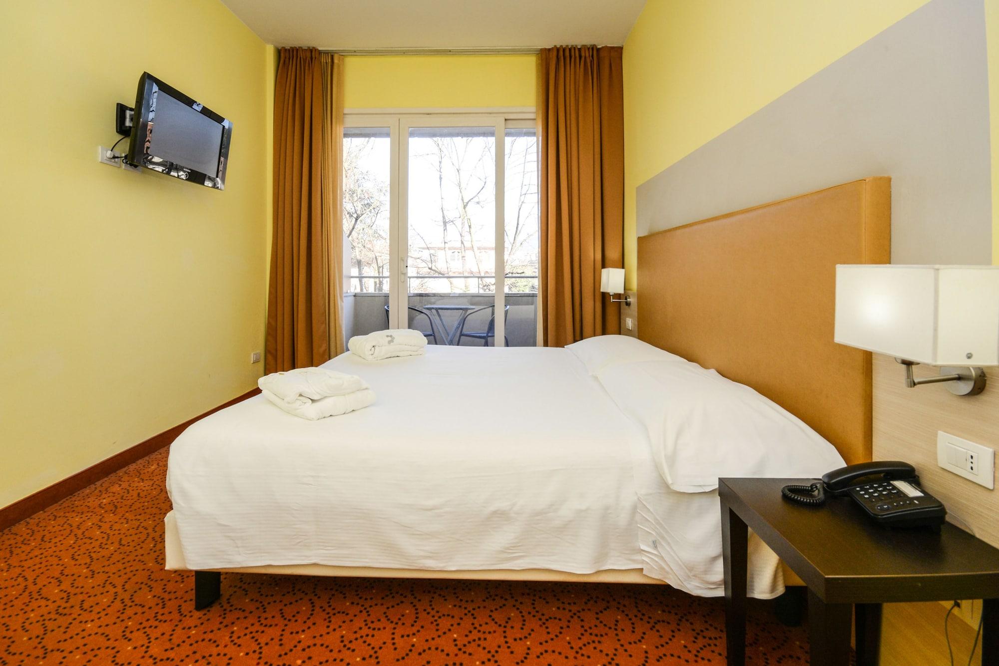 Regal Hotel Брешия Экстерьер фото