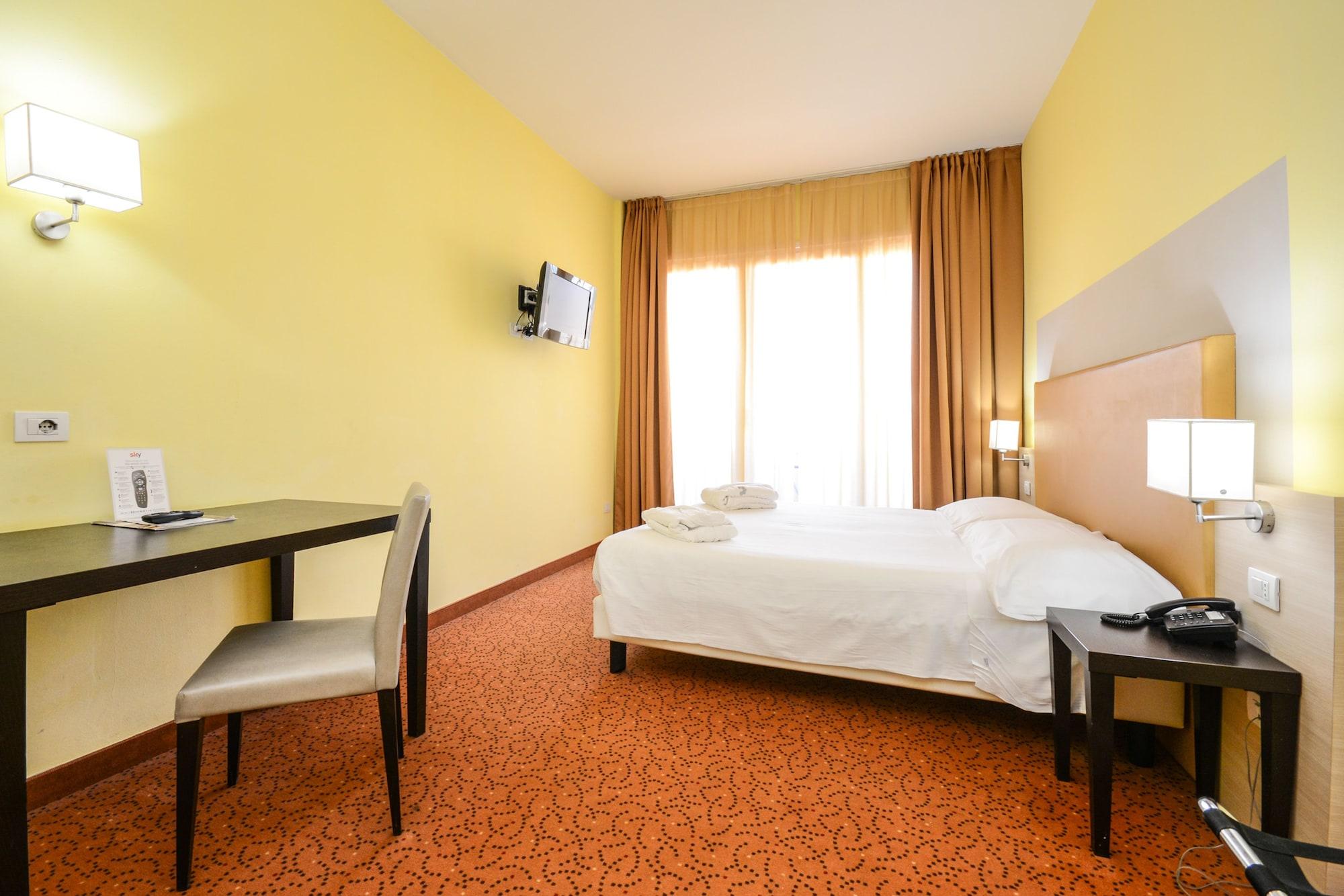 Regal Hotel Брешия Экстерьер фото