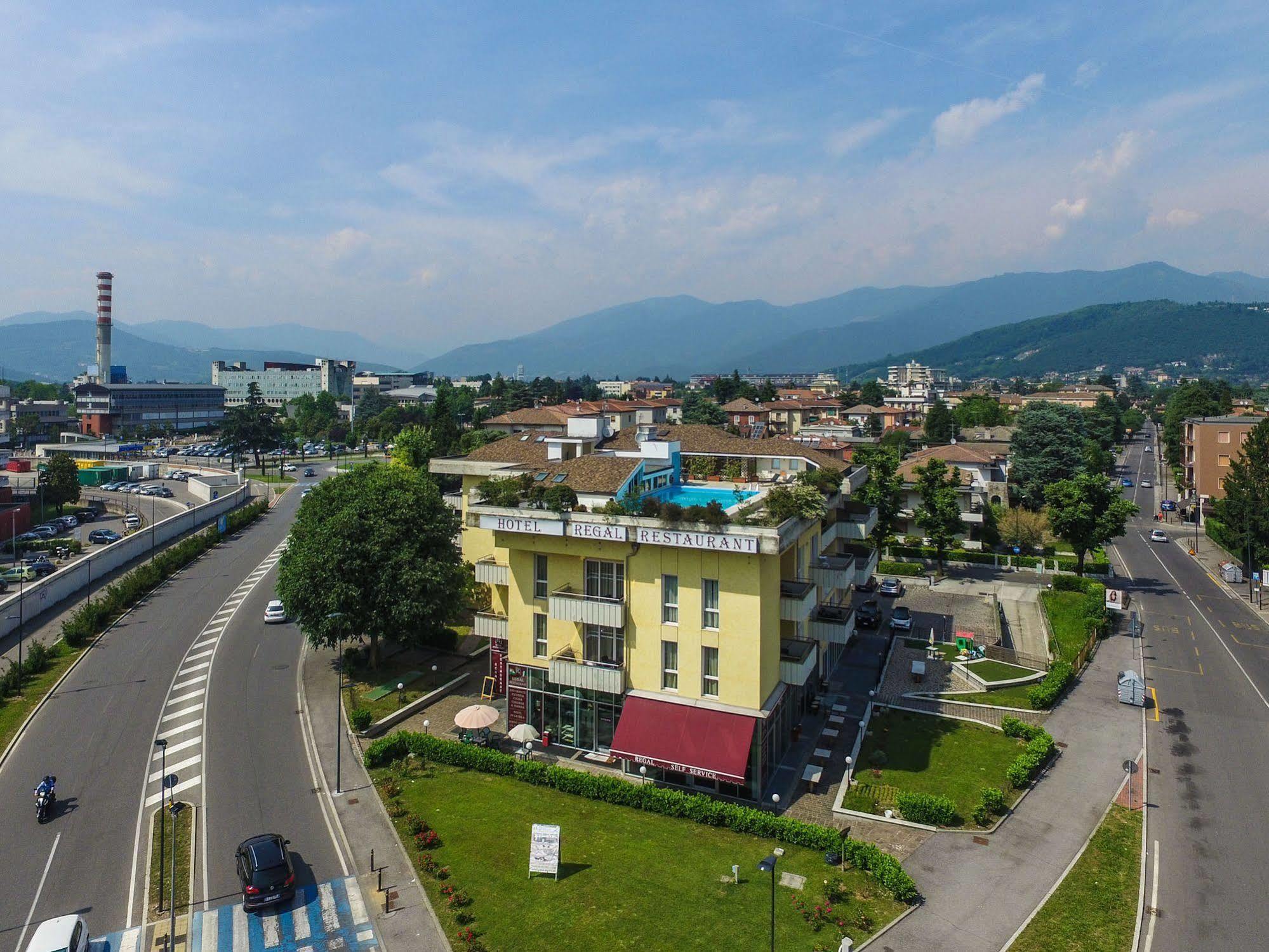 Regal Hotel Брешия Экстерьер фото