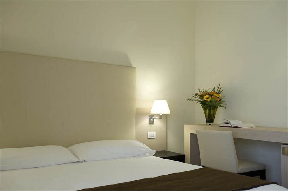Regal Hotel Брешия Экстерьер фото